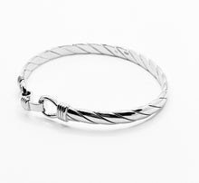 Load image into Gallery viewer, 925 Sterling Silver Gents Solid Loop Catch Twisted Design Bangle